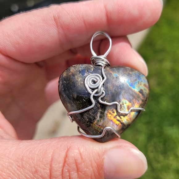 Labradorite wire wrapped pendent - Picture 3 of 6